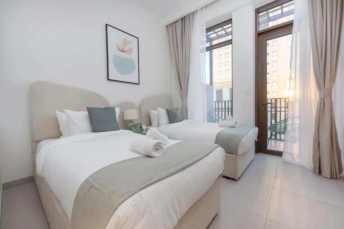 Sleek 4-Bedroom, Bright Kitchen Space In Dubai Creek Harbour Апартаменты