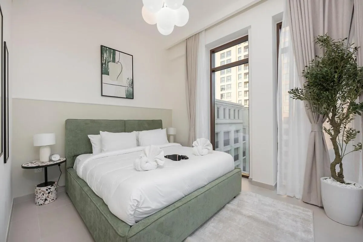 Sleek 4-Bedroom, Bright Kitchen Space In Dubai Creek Harbour Apartment